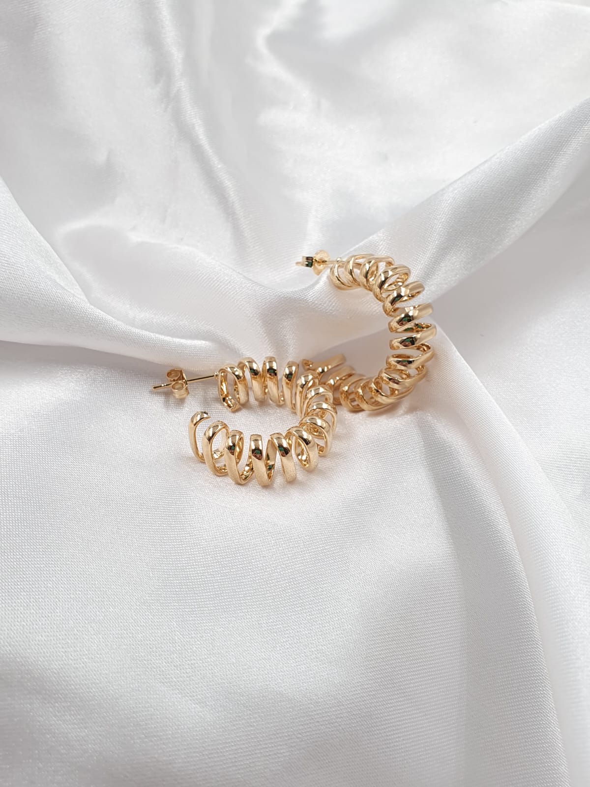 WhatsApp Image 2024-04-13 at 10.48.31(1) Brinco Argola Folheado a Ouro 18K - Imagem 1