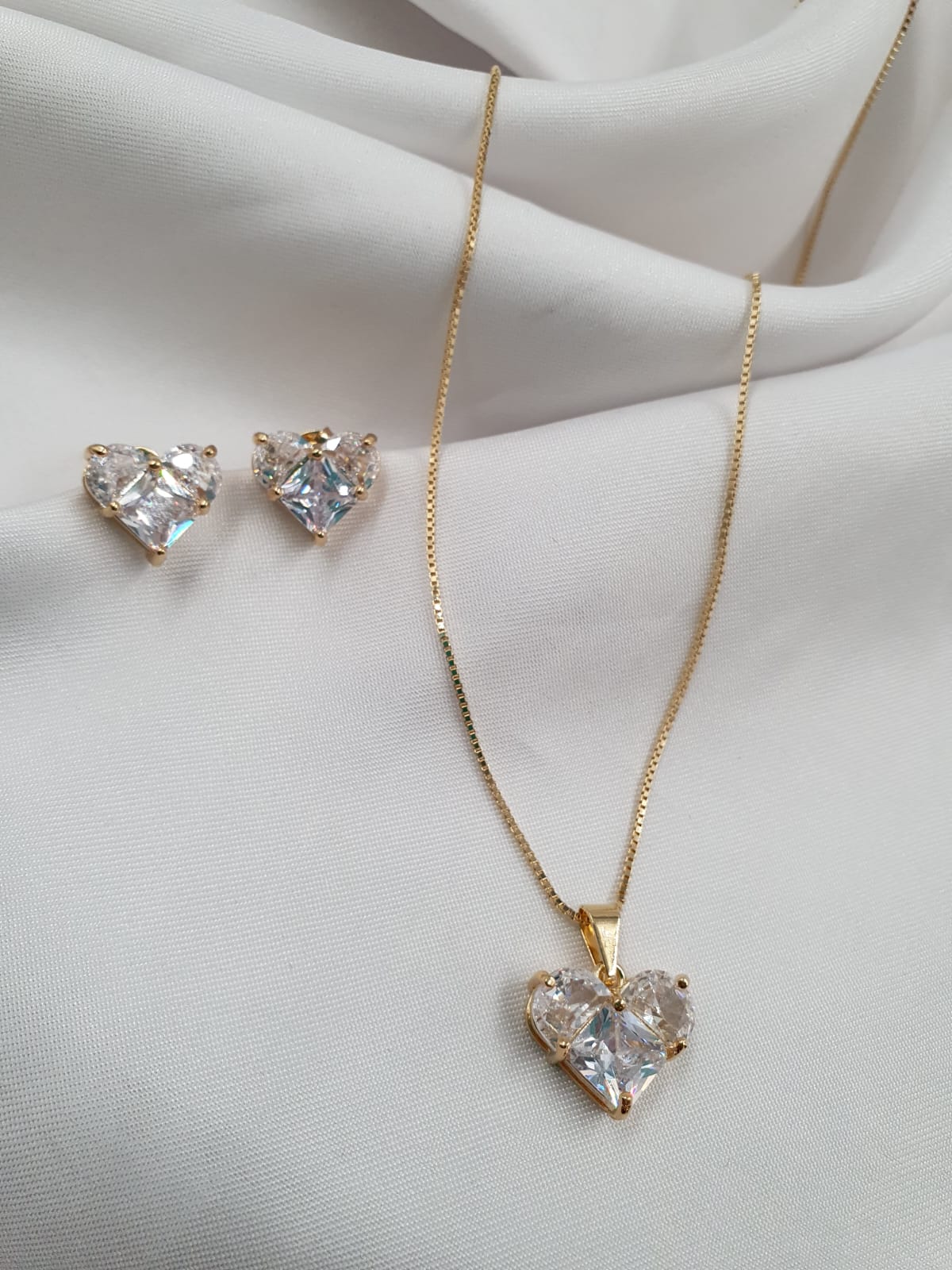 WhatsApp Image 2024-04-15 at 09.46.39(1) Conjunto Colar e Brinco Folheado a Ouro 18K - Imagem 1