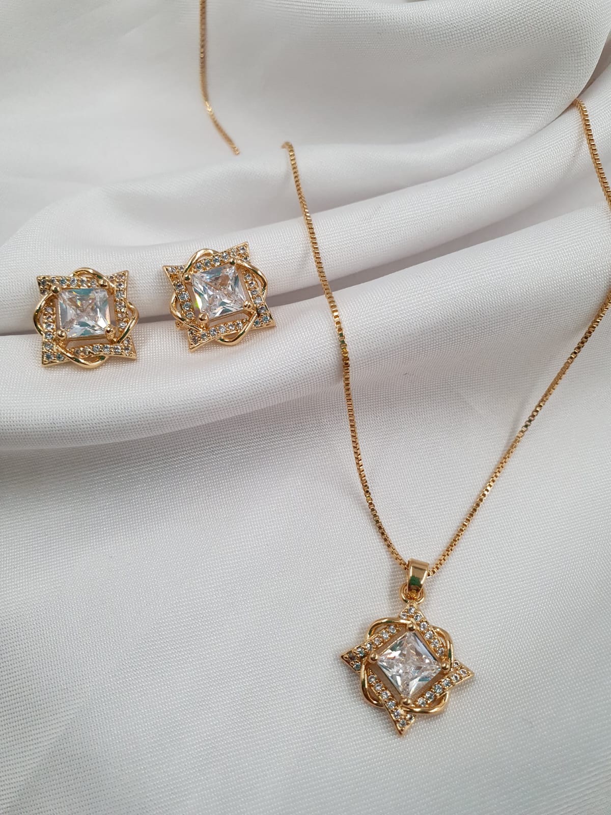 WhatsApp Image 2024-04-15 at 09.51.21 Conjunto Colar e Brincos Folheado a ouro 18k - Imagem 1