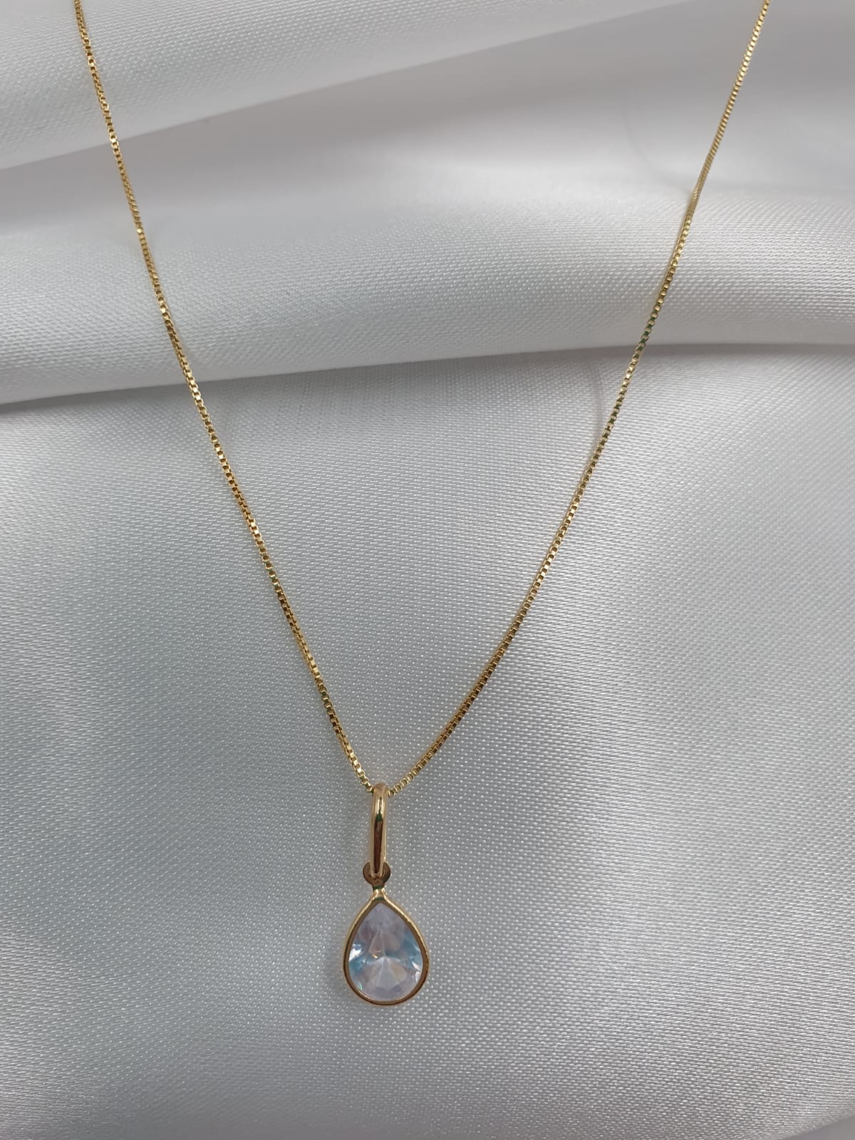 WhatsApp Image 2024-05-08 at 10.27.44(2) Colar Ponto de Luz Gota Folheado a Ouro 18k - Imagem 1