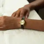 Relógio Mondaine Feminino dourado  99794lpmvdh1 - Imagem 2