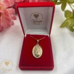 Colar com Medalha Nossa Senhora de Nazaré Folheado a Ouro 18k. - Imagem 2