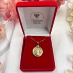 Colar com Medalha São Frei Galvão Folheado a Ouro 18k. - Imagem 2