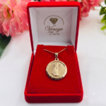 Colar com Medalha Nsra de Lurdes. Folheada a Ouro 18k. - Imagem 4