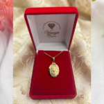 Colar com Medalha Divino Espirito Santo Folheada a Ouro 18k. - Imagem 6
