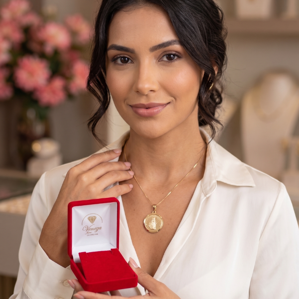 4 Colar com Medalha Nsra de Lurdes. Folheada a Ouro 18k. - Imagem 1