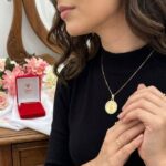 Colar com Medalha São Frei Galvão Folheado a Ouro 18k. - Imagem 5